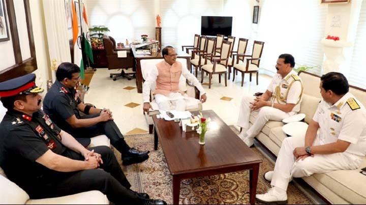 मुख्यमंत्री श्री चौहान से मिले सेना के अधिकारी